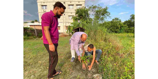 पूर्व लोकसभा प्रत्याशी डॉ. विजयेश ने किया वृक्षारोपण